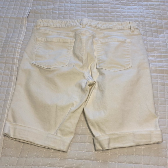Loft women’s shorts size 10.              D3 - Picture 2 of 5